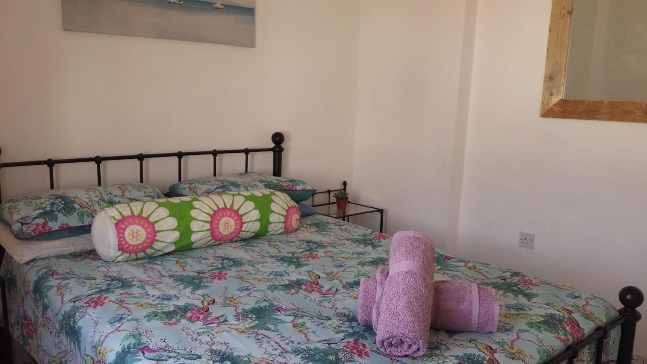 Athena And The Owl Beachside Apt Paphos Ngoại thất bức ảnh