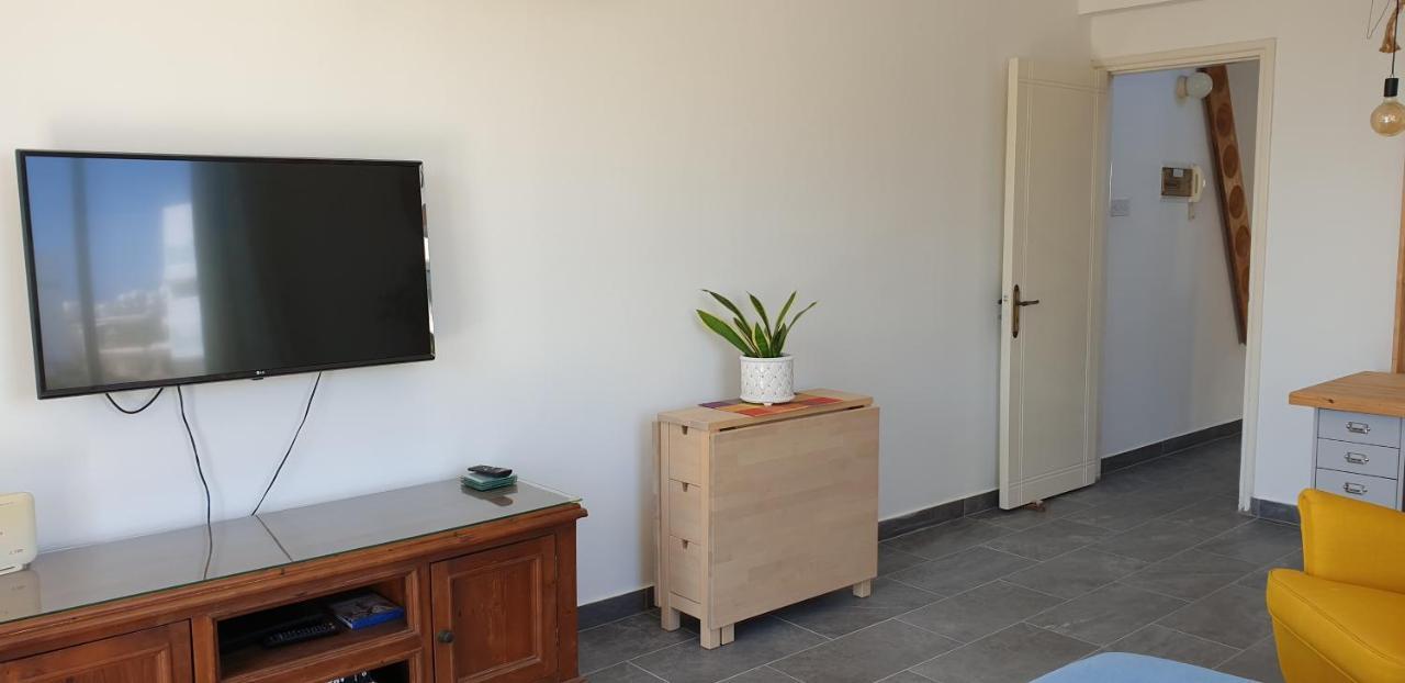 Athena And The Owl Beachside Apt Paphos Ngoại thất bức ảnh
