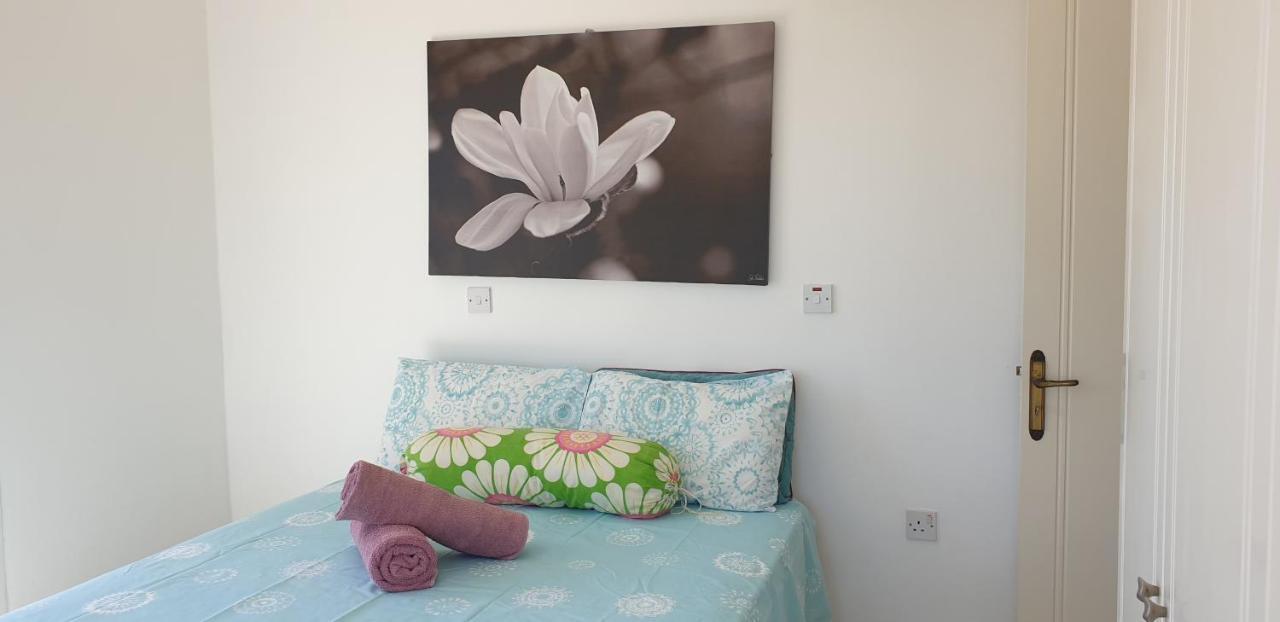 Athena And The Owl Beachside Apt Paphos Ngoại thất bức ảnh